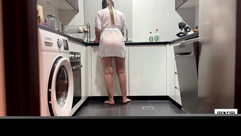 Alina Rai: Stiefmutters Frecher Putztag