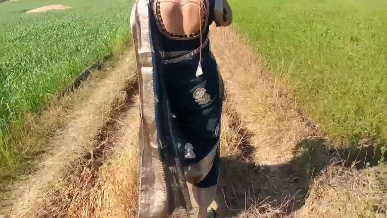 Ritu: 보지를 보여주는 마누라