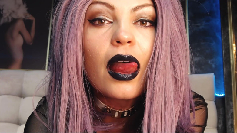 Kiras Secrets: Black lips fetish