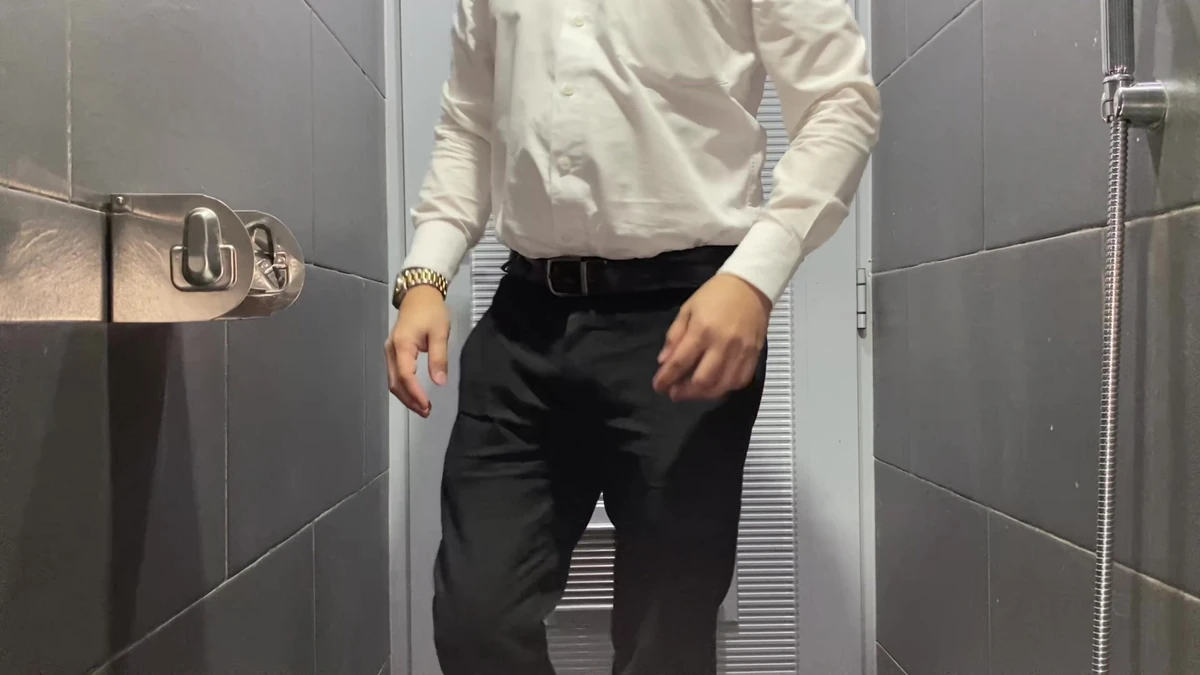 버스에서 레바논 친구의 자지를 만진 후 공중 화장실 자위 출연 Great J