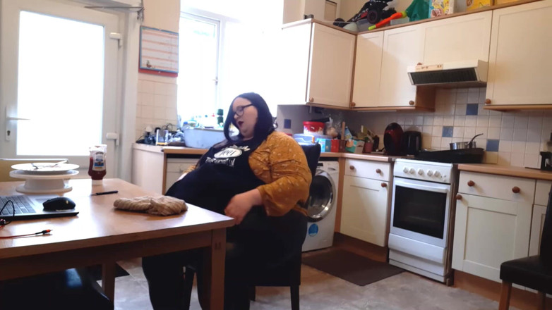 SSBBWLadyBrads: BBW SSBBW zjada scenę fanfiction świni w fartuchu