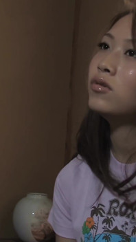 Blowjob JAV dan seks panas mengongkek seorang remaja Jepun yang cantik