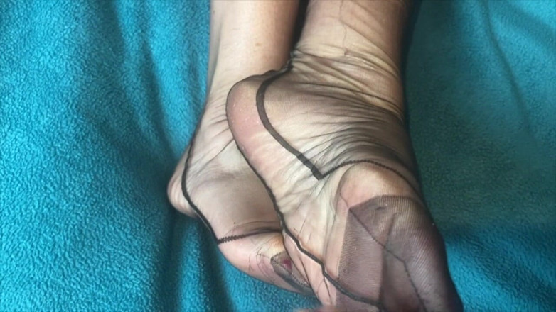 Mr MF: Mrs Mature Feet Getting Special Cream on Her Ff Nylons