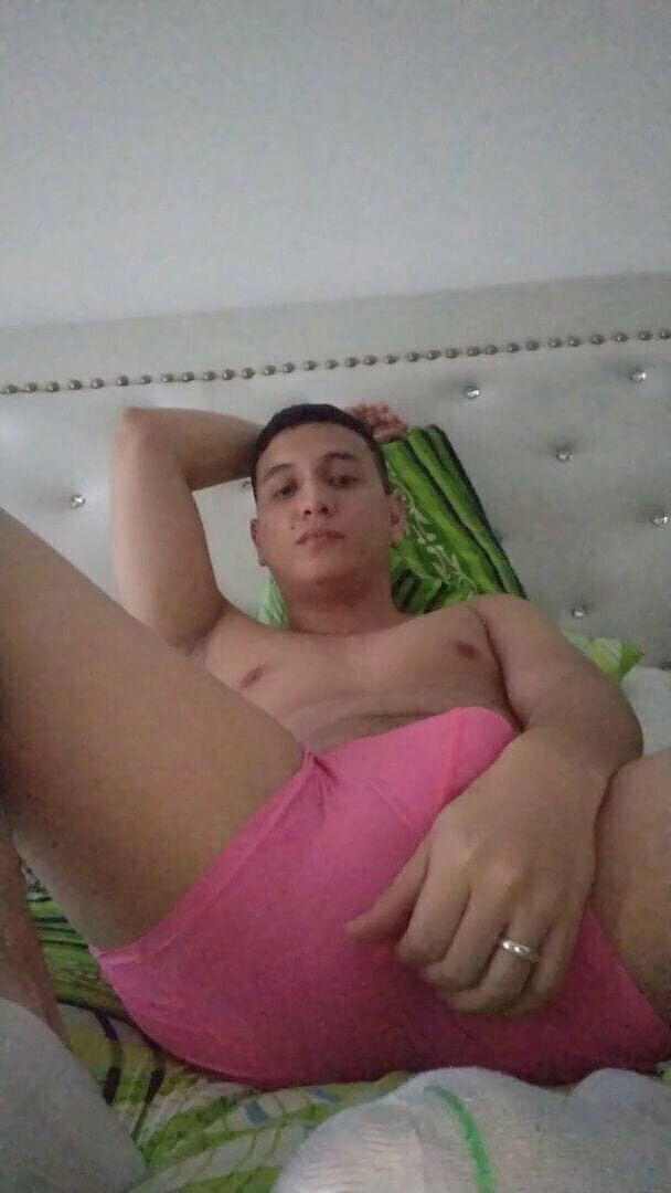 Tomas Styl: 이 남자는 그의 성기를 만지는 걸 좋아해