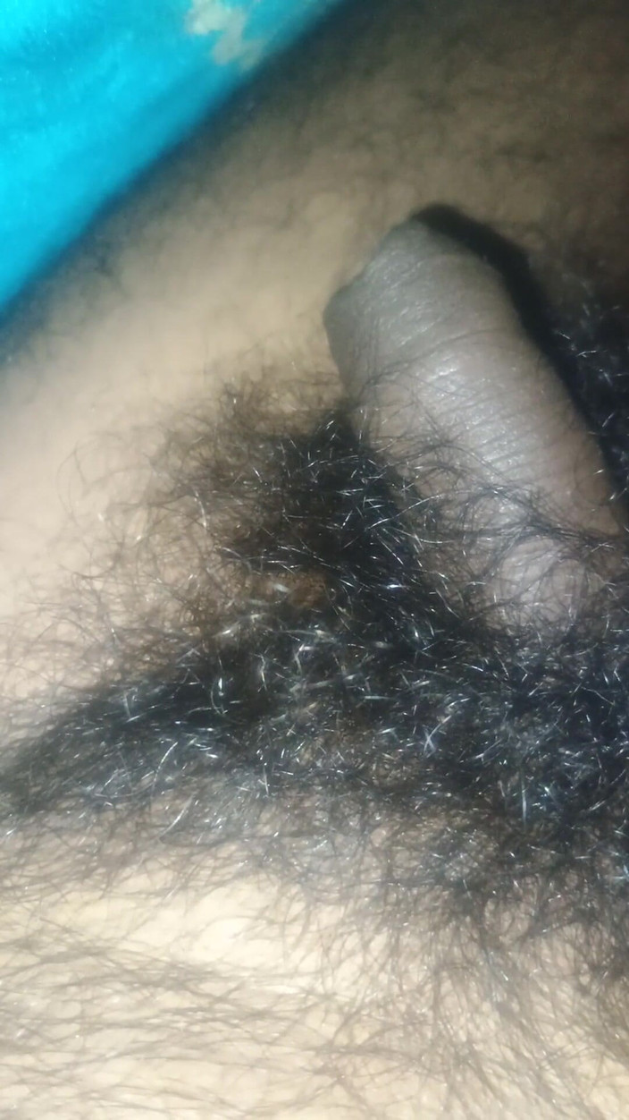 Hot_bobby: Mi sexy chica Monika sacudió mi polla y la chupó...