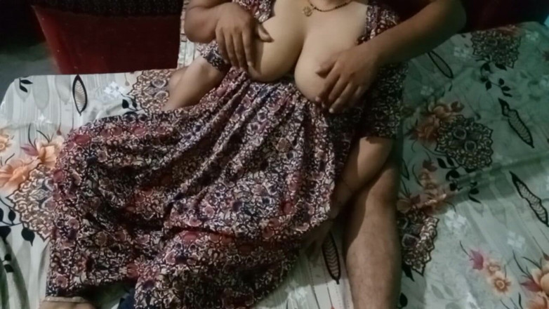 Manjushukla: Bhabhi yang sangat cantik berkongkek dengan suaminya