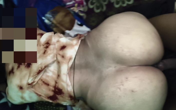 desilaunda96: Üvey kız kardeşinin büyük götünü tuttu ve kız kovboy kız...