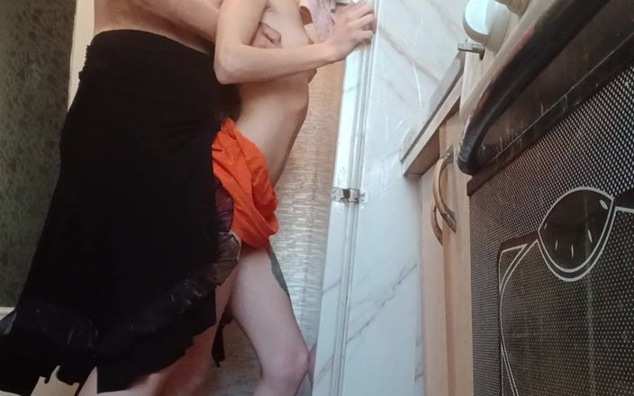 Lesbian-candys: La mia matrigna mi scopa duro in cucina