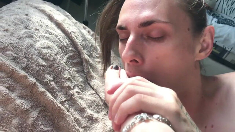 Vilu_and_Mi: My Boyfriend Admires Licking and Sucking My Feet