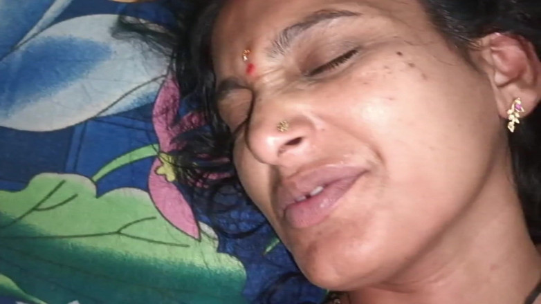 NXKAMAL: Гаряче відео індійської дружини Чоловіка