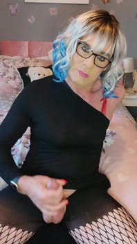 Crossdressing Juniper Beri