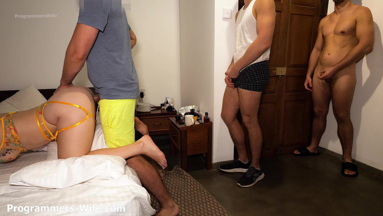 ProgrammersWife: Dovolila jsem 2 fanouškům, aby mě ohýbali - můj manžel čekal poslední a...