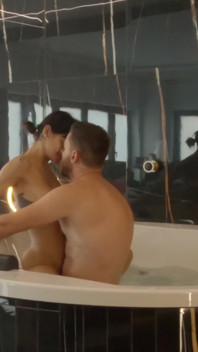 Nut in My Pussy Papi - Intenso sexo romántico con latina caliente Veronica Leal jacuzzi