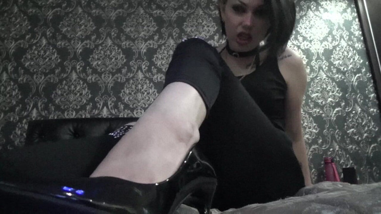 Goddess Misha Goldy: Worship my shoes little loser!!