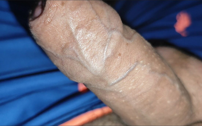 Straight Daddy Club: Zakar besar Veiny hampir meletup dengan nafsu.