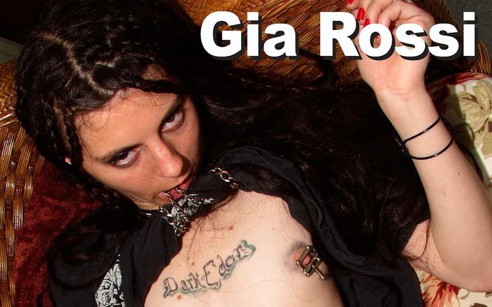 Picticon bondage and fetish: Gia Rossi , esposas y pinzas vibradoras se masturban