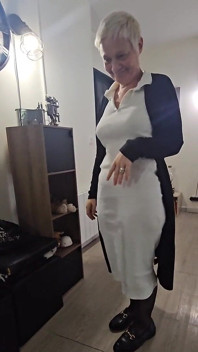 Kelengkapan seksi dengan MILF matang yang slutty