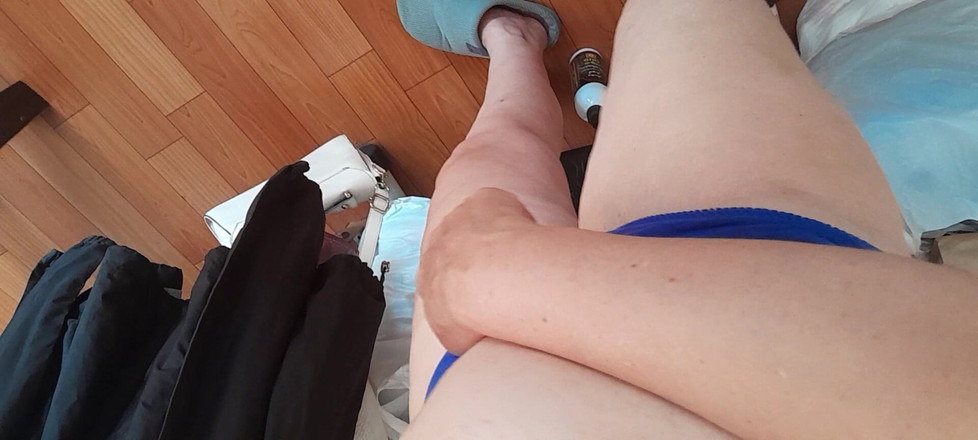 Lesbian-illusion: Trei iubite au orgasm zgomotos și simultan în chiloți umezi