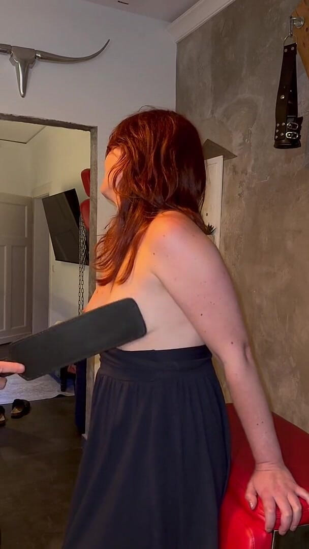 Elena917: Bdsm dairedeki memeler üzerinde test araçları - floggers, ekinler, kürek