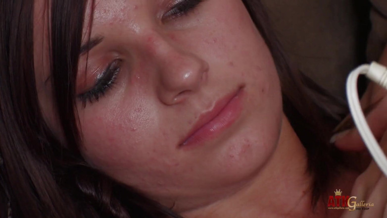 ATK Fans (Solo): Masturbating Madison Spears reaches orgasm at casting