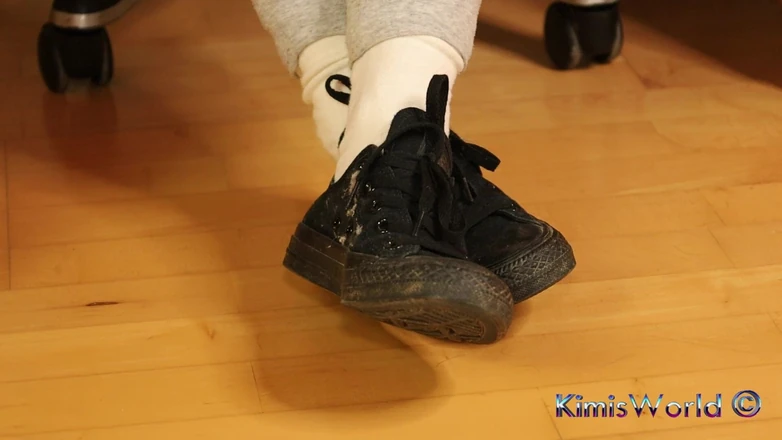 KimisWorld: Dirty White Socks &amp; Old Sneakers - Real Shoeplay
