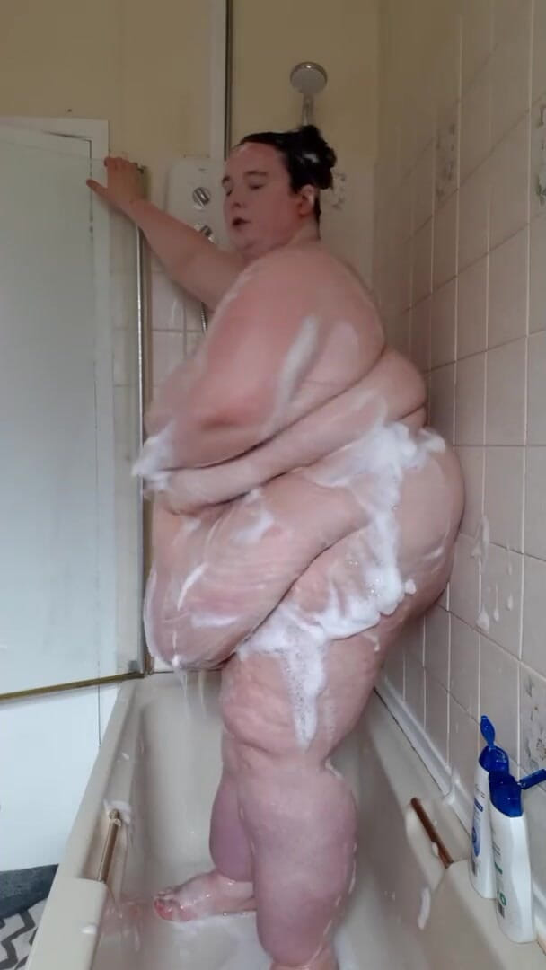SSBBWLadyBrads: Big fat goddess washes herself