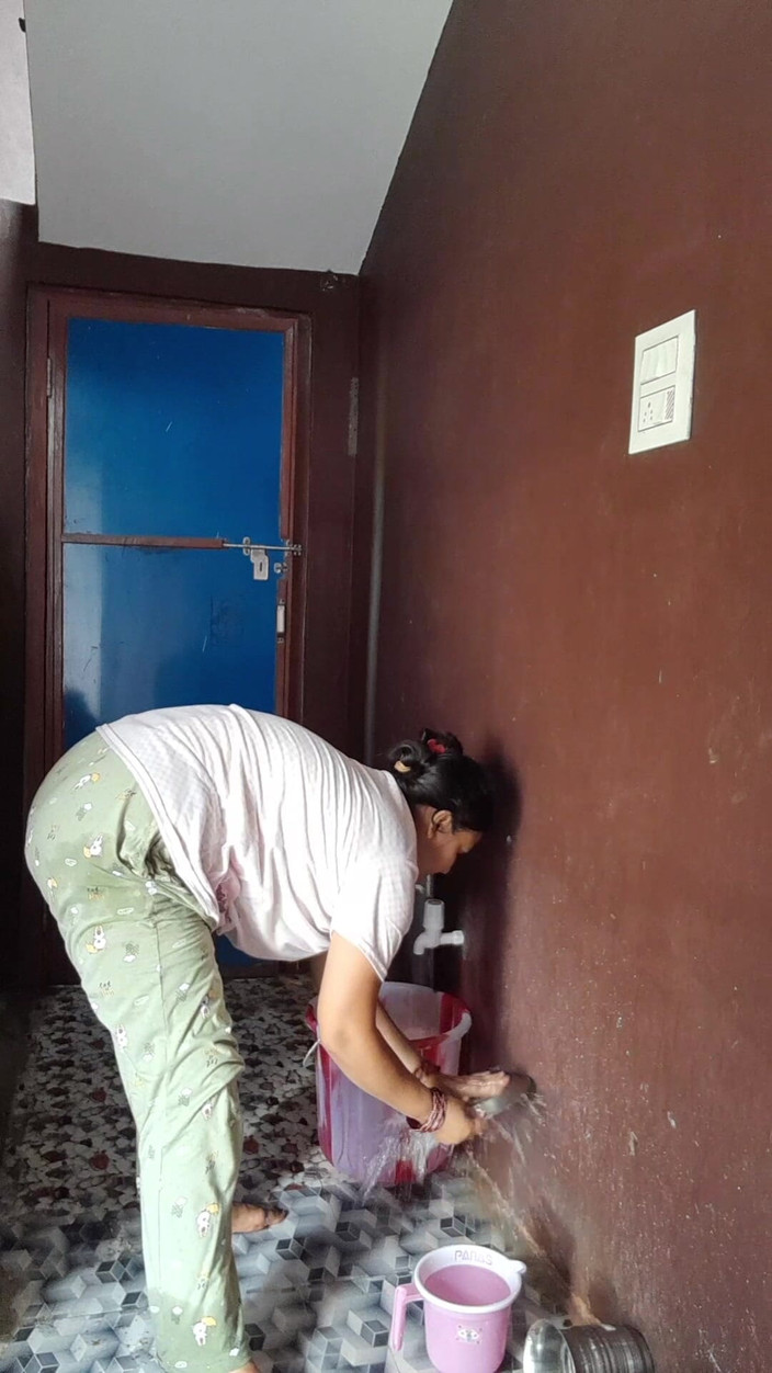 Puja555: Puja Bhabhi ochtendblogs badkamerscène schoonmaakster