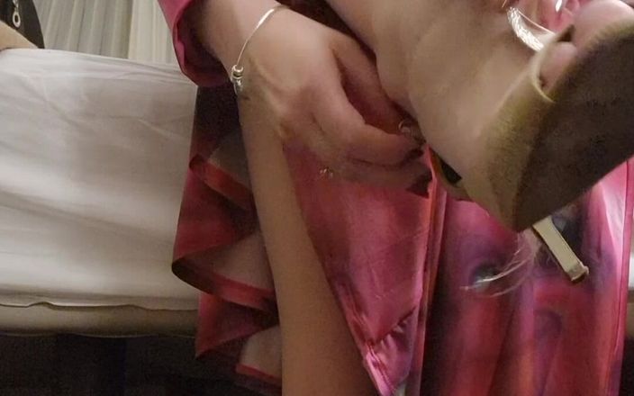 Anna Lynx: パーティーの後にハイヒールを脱ぐ