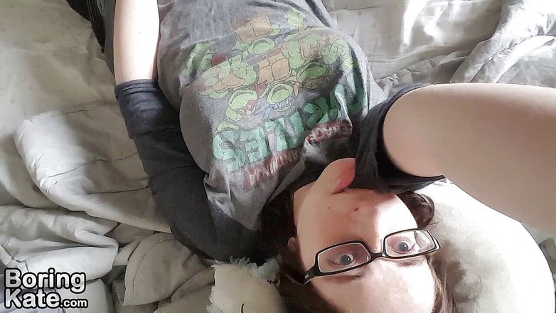 Boring Kate: वह गर्मी में है