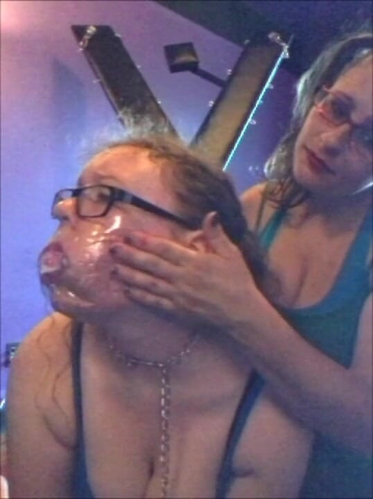 Selfgags classic: Das gag-training von kailey! (episode 1 von 2)