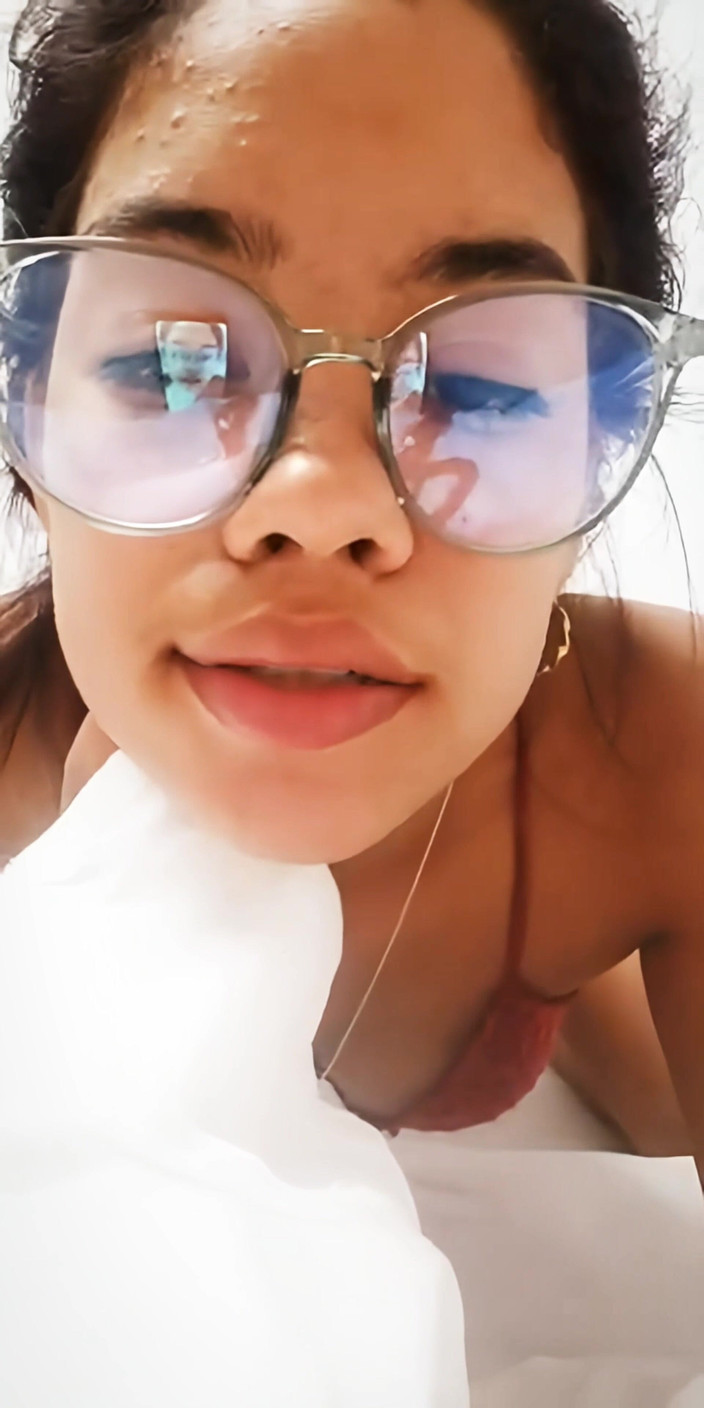 Thalia La Cangri: 내 남친에게 나를 만지는 영상을 보내달라고 간호사로 차려입어