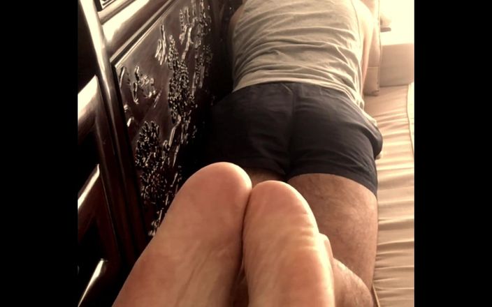 Manly foot: 풋잡 POV Manlyfoot - 내 남성 발과 발바닥 사이에 자지를 상상해보십시오.