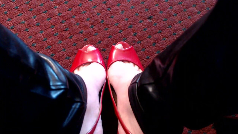 Abby Anna: Scarpe lunghe e vere imbragato rosso