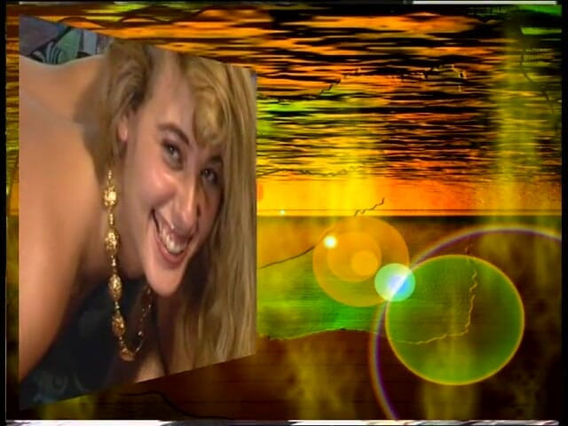 Horny Two really wet MILFs: Schattige blondine in hete neukpartij op de bank