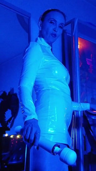 Göttin eva latex-domina domina solo-fetischspielzeug fickt BDSM Absätze pvc-dicker arsch MILF