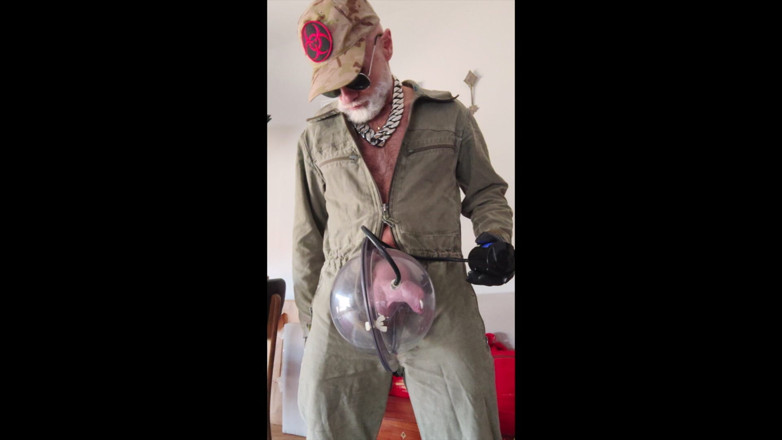 MusclesCigarsFFPig: Papa raucht und pumpt