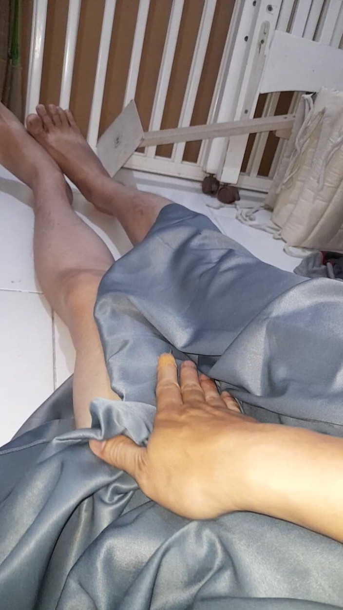 Naomisinka: シャイニー女子高生スカート兼プレジャー(rok Sekolah)