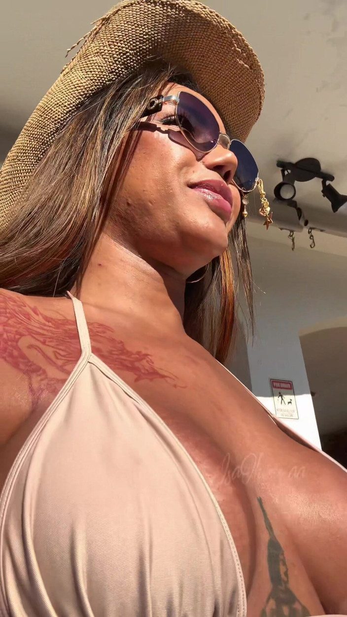 Isa Oliveira: I Went to the Pool and Was Surprised by the...
