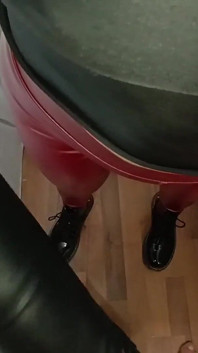 Niesamowity ogromny wytrysk na leather top POV