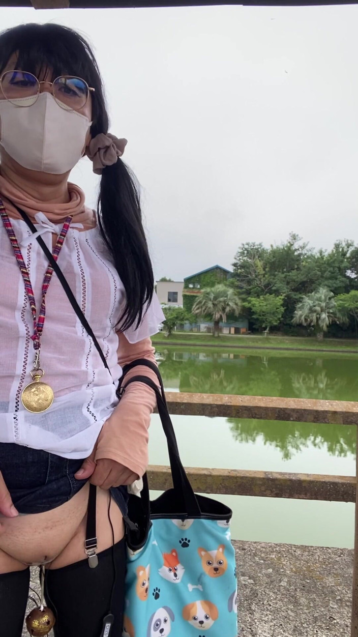 megu2002: No. 279: Showing off Among Anglers in the Park
