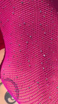 Bakış açısı kamera. Nehir kıyısında seks, ağza boşalma, dövmeli kız, açık havada seks, seksi kız, büyük göğüsler