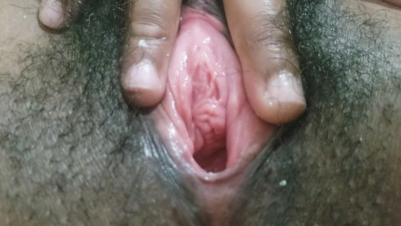 Lovemina: 털이 무성한 보지의 통통한 곡선과 큰 엉덩이