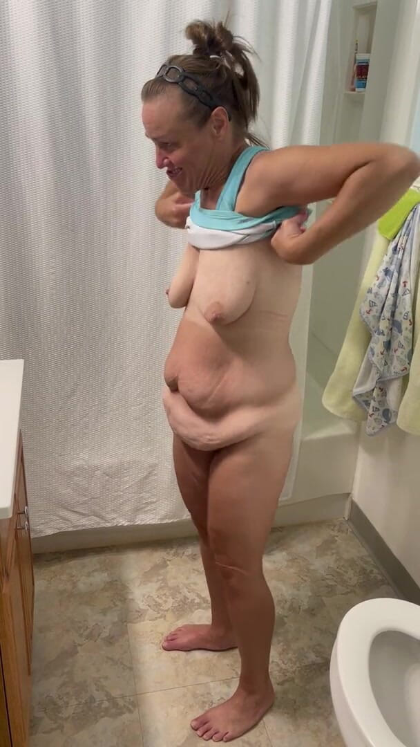 Sweet Marie: Sich ausziehen und nackt für dich posieren!