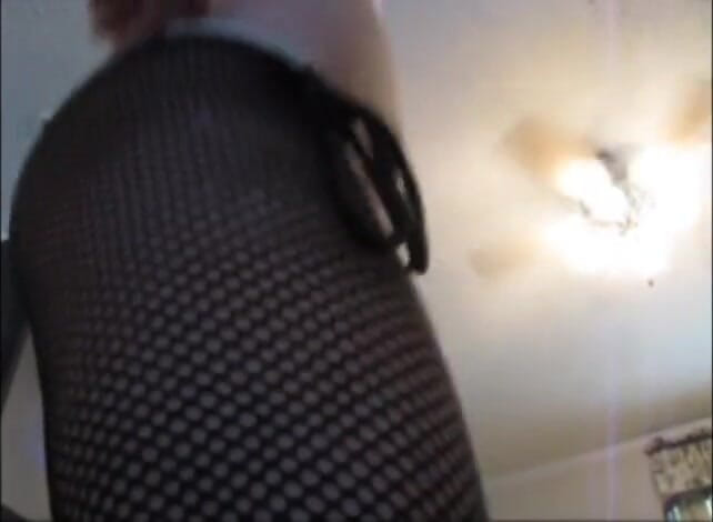 Femdom Austria: Virgina's twerking in fishnets