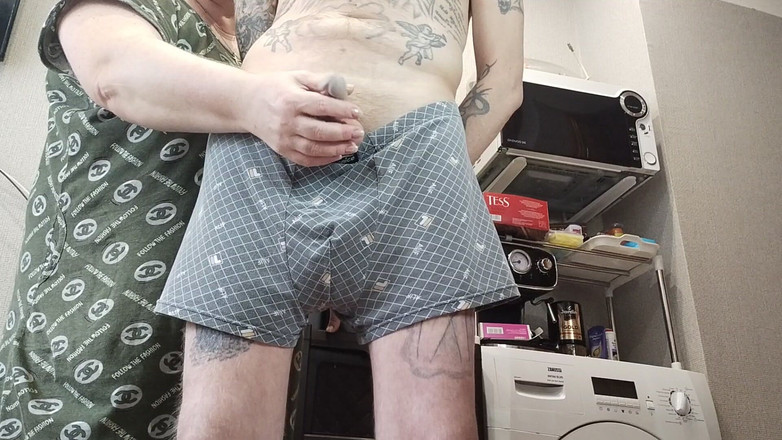 Zona901: 继母的口交，鸡巴撸管和射精