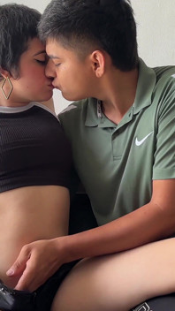 Veo a Mi Culona Latina Hermanastra Transmitiendo En Vivo Y Decido Fastidiarla Hasta Meterle Mi Enorme Y Rico Pene.