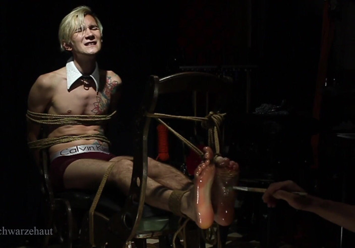 Wanheldvig: Tickling for Nicky`s feet with oil