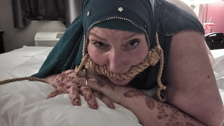 CrippleFreak4U: Hijabi cripple bum BDSM aus beiden Winkeln