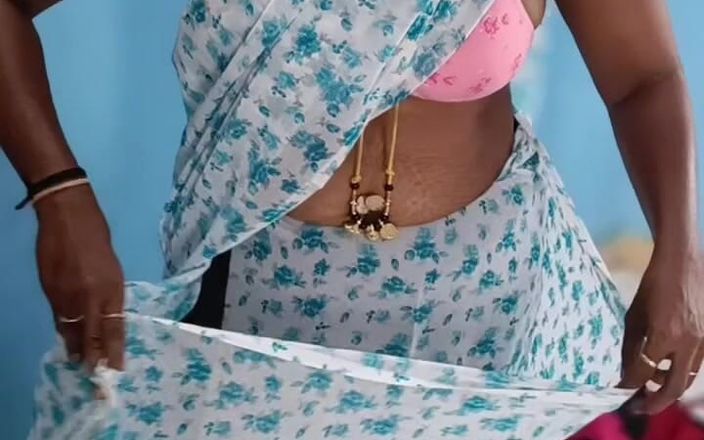 Tamil lesbian: Saree nosí sexy novou tetičku