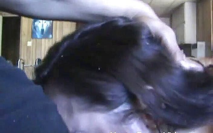 Homegrown Video: Vrabia excitată suge adânc pula mare a donului